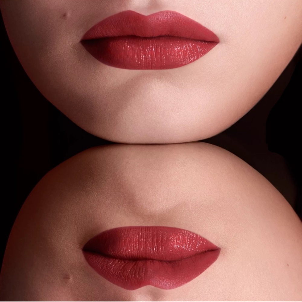 Burberry Kisses – Union Red No.113 New with box - Picture 3 of 3